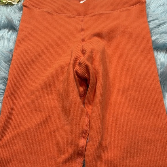 Good American Ribbed Orange High Rise Leggings - Picture 5 of 9